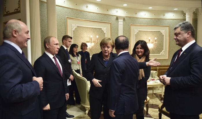 Thủ tướng Đức giới thiệu Tổng thống Ukraine với ông Putin.
