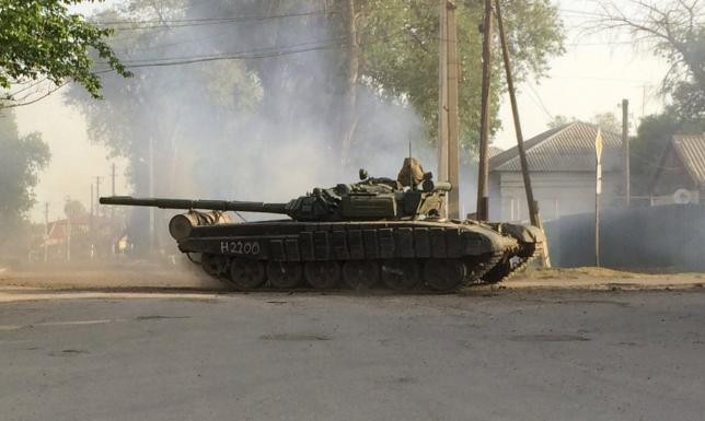 Thiết bị quân sự Nga được nhìn thấy ở Matveev Kurgan ngày 26/5/2015.