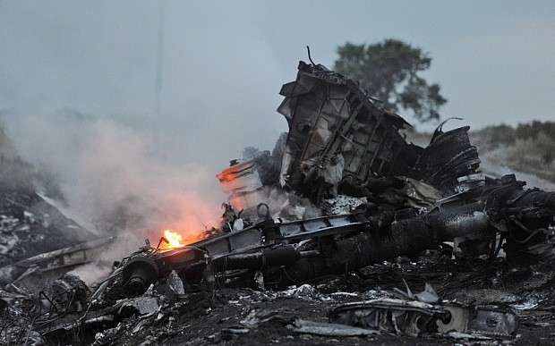 Những mảnh vỡ của chiếc Boeing 777 có thể tố cáo thủ phạm gây ra thảm kịch.