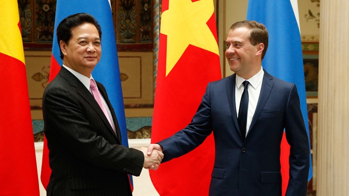 Thủ tướng Nguyễn T ấn Dung và Thủ tướng Nga Dmitry Medvedev.