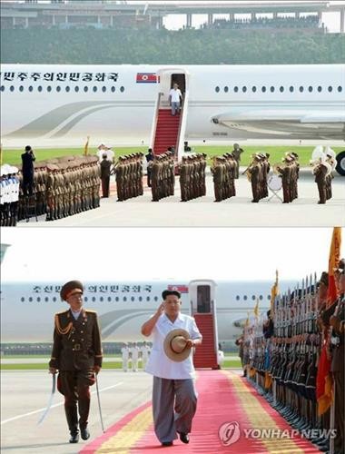 Lãnh đạo Triều Tiên Kim Jong-un bước xuống từ máy bay tham gia chỉ đạo tập trận tại Wonsan.