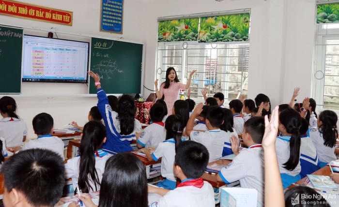 Một số nơi đang gặp khó khăn trong việc tuyển dụng giáo viên tiếng Anh (Ảnh minh họa: Báo Nghệ An)