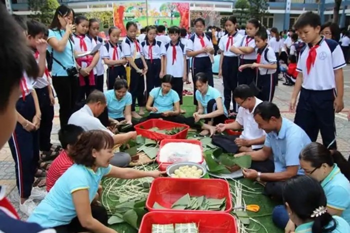 Thông thường, các nhà trường hướng học trò tới một số hoạt động ngoại khóa chứ không ra bài tập (Ảnh minh họa: Báo Văn hóa)