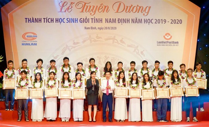 Tỉnh Nam Định tổ chức tuyên dương học sinh giỏi ngày 20/8 vừa qua (Ảnh: Trường Trung học phổ thông chuyên Lê Hồng Phong)