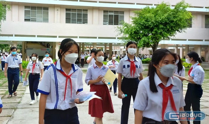 Thí sinh An Giang dự thi tại điểm Trung học phổ thông chuyên Thoại Ngọc Hầu, ảnh: Khánh Văn