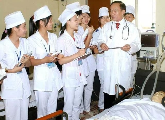 Không gì nguy hiểm hơn một bác sĩ tồi còn mang mặt nạ nhân nghĩa ảnh 1