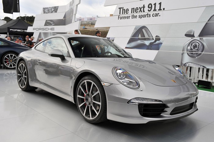 Vị trí thứ 6 là Porsche 911 huyền thoại. động cơ V6 3.6 có công suất 480 mã lực/6.000 vòng/phút. này tăng tốc từ 0-100 km/h trong vòng 3,7 giây và từ 0-200 km/h chỉ trong 12,2 giây và đạt vận tốc tối đa 310 km/h.