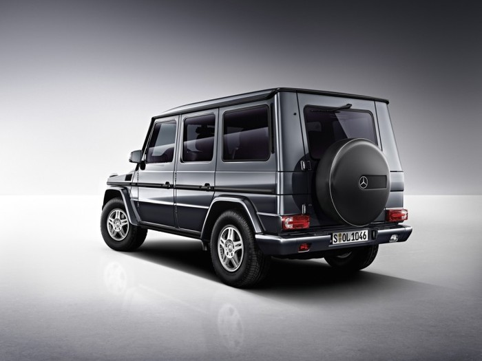 Các phiên bản 2013 của G-Class như G350 BlueTec, G500, G63 và G65 sẽ được phát hành tại thị trường Đức ngay trong tháng 6 tới với mức giá khởi điểm là 85.311 EUR. Riêng phiên bản G550 và G63 sẽ xuất hiện tại thị trường Mỹ vào tháng 8.