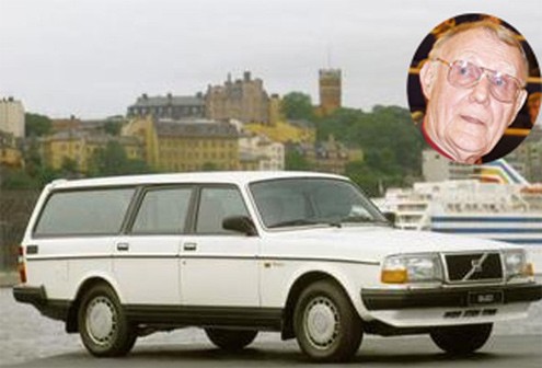 Ingvard Kamprad là nhà sáng lập của hãng Ikea và có tài sản ước tính 3 tỷ USD. Nhưng chiếc xe mà ông chọn chỉ là Volvo 240 đời 1993. Nếu nó được bán lại vào thời điểm hiện tại, cái giá có thể chỉ là 1.500 USD.