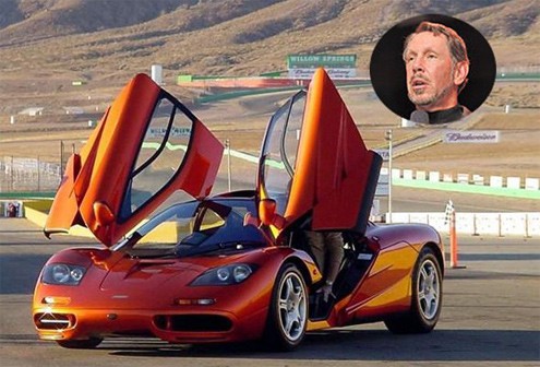 Tỷ phú công nghệ Larry Ellison, người sáng lập hãng phần mềm Oracle, nổi tiếng với bộ sưu tập xe hơi. Nổi bật nhất trong số đó là siêu xe McLaren F1. Giá bán hiện ở mức 4,1 triệu USD. Còn Larry Ellison có tài sản 36 tỷ USD.