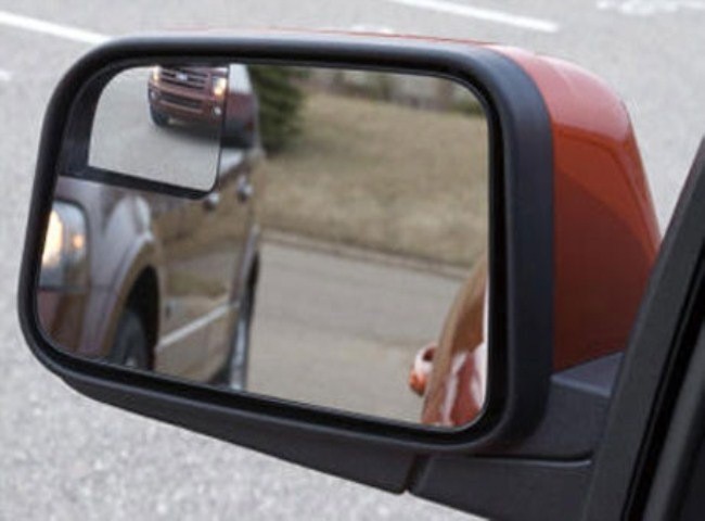 5. Thường xuyên quan sát kính chiếu hậu để biết rõ tình hình lưu thông của các xe chạy gần bạn.