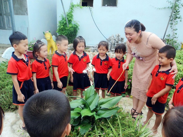 Cô giáo cùng các em học sinh Trường Mầm non số 1 Mường Mươn, huyện Mường Chà, tỉnh Điện Biên (Nguồn: Phòng Giáo dục và Đào tạo huyện Mường Chà).