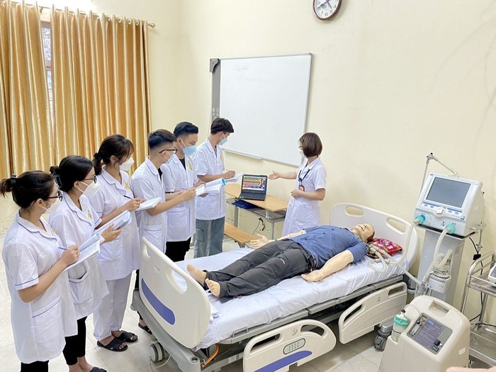 Sinh viên Trường Cao đẳng Y tế Hà Nội trong tiết học (Nguồn: Fanpage nhà trường).