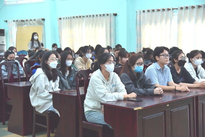 Sinh viên Ngành Hệ thống thông tin quản lý của Trường Đại học Lao động - Xã hội trong chương trình chào tân sinh viên (Ảnh: Website nhà trường).