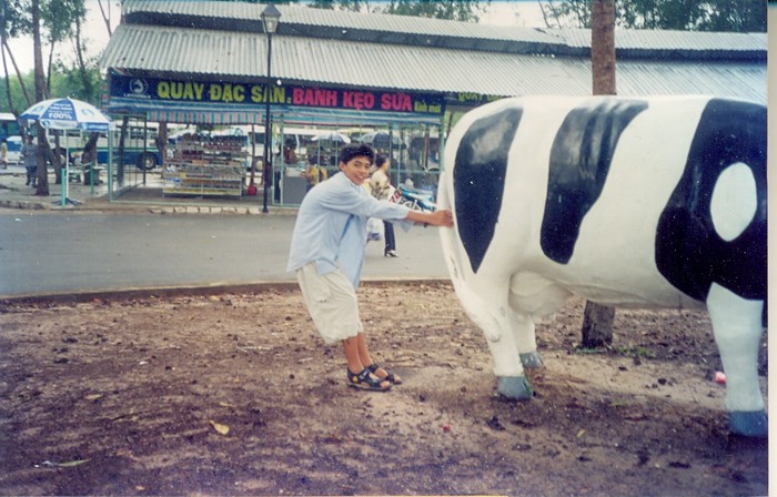 Noo Phước Thịnh trông cực ngố thời còn bé.