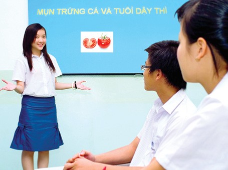 Giáo dục giới tính đôi khi có thể bắt đầu từ chuyện cái mụn của tuổi dậy thì.