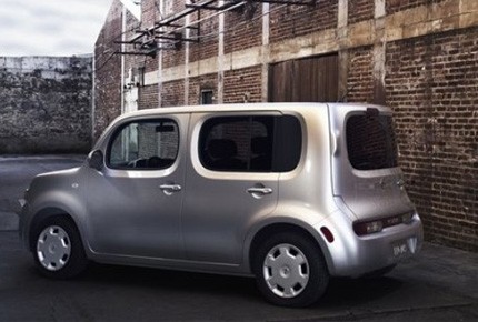 14. Nissan Cube Giá khởi điểm: 14.740 USD.