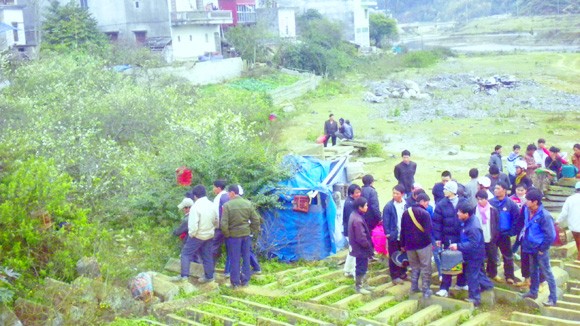 Ở cao nguyên trắng Bắc Hà, Lào Cai có một phiên chợ chỉ dành riêng cho cánh mày râu.