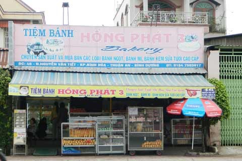 Mặc dù vi phạm, nhưng tiệm bánh mì Hồng Phát vẫn ngang nhiên hoạt động
