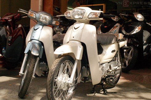 Honda Super Cub 110 đời 2013 là kết quả từ việc thiết kế lại mẫu xe đời 2009. Đèn pha vuông vắn thay cho kiểu đèn tròn trước đây. Đèn xi-nhan trước và sau cùng đèn hậu cũng thay đổi, và được đánh giá quyến rũ hơn.