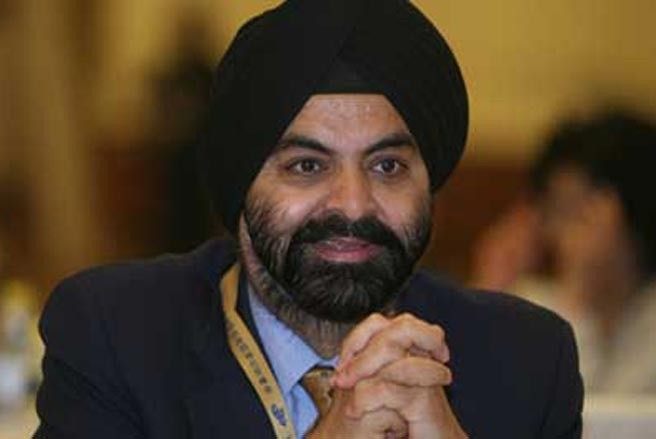 8. Ajay Banga Giám đốc điều hành MasterCard Cựu điều hành Citigroup người gốc Ấn này mong muốn MasterCard sẽ trở thành người đi đầu trong cuộc cách mạng thanh toán di động. Đầu năm nay, MasterCard đã công bố dịch vụ ví điện tử PayPass, một hệ thống giúp khách hàng thanh toán trên điện thoại hoặc trực tuyến mà không cần đăng nhập thông tin thẻ của họ. Một hướng đầu tư đáng chú ý khác của Banga là thẻ trả trước cho các thị trường mới nổi.