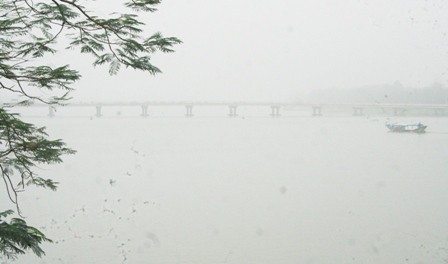 Sông Hương nên thơ qua màn sương dày