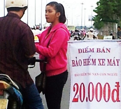 Tràn lan điểm bán BHXM giá 20.000 đồng.