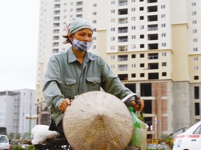 Người lao động thu nhập thấp vẫn khó tiếp cận nguồn vay để có được một căn nhà ở xã hội.