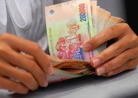 Tăng lương cơ sở thêm 100.000 đồng mỗi tháng từ 1/7. Ảnh: Hoàng Hà