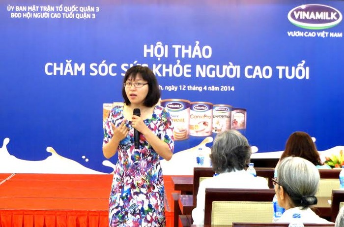 Bà Nguyễn Thị Mỹ Hòa – Trưởng ban nhãn hiệu (Vinamilk) chia sẻ những thông tin hữu ích của các sản phẩm dinh dưỡng dành cho người cao tuổi