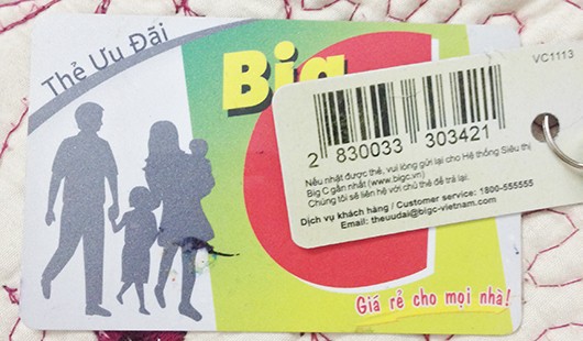 Chị H thường xuyên ngậm ngùi ra về với chiếc thẻ trắng trơn, mặc dù trước đó số tiền tiết kiệm của chị được hệ thống liên tục thông báo số tiền tích cóp được.