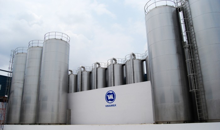 Hệ thống các bồn chứa sữa tầm cỡ thế giới được Vinamilk đầu tư lắp đặt tại Siêu nhà máy sữa Việt Nam.