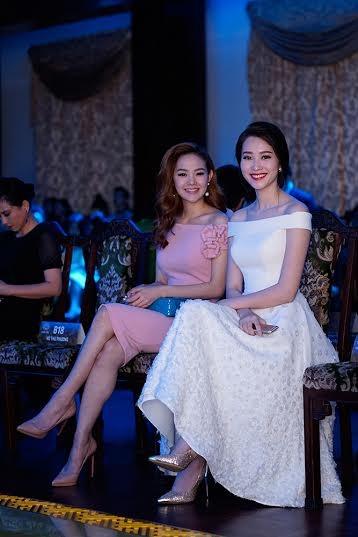Hoa hậu Đặng Thu Thảo và ca sĩ Minh Hằng, khách mời của Lynk fashion show.