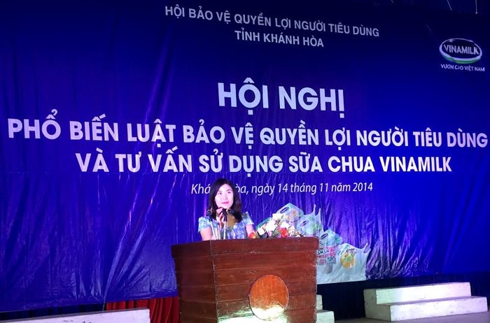 Bà Lê Thị Thanh Nga – Trưởng ban nhãn hiệu ngành hàng sữa chua, Công ty Vinamilk chia sẻ với người tiêu dùng về cách bảo quản sản phẩm sữa chua luôn tươi ngon và đảm bảo dinh dưỡng.