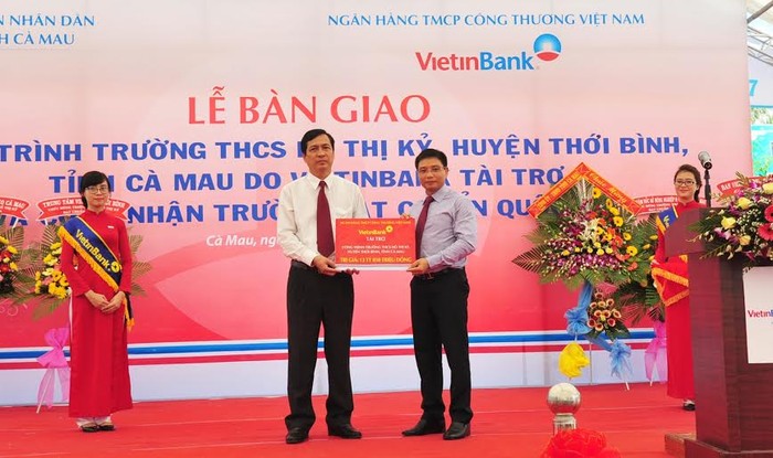 Chủ tịch HĐQT VietinBank Nguyễn Văn Thắng trao tài trợ 13 tỷ 850 đồng cho đại diện tỉnh Cà Mau