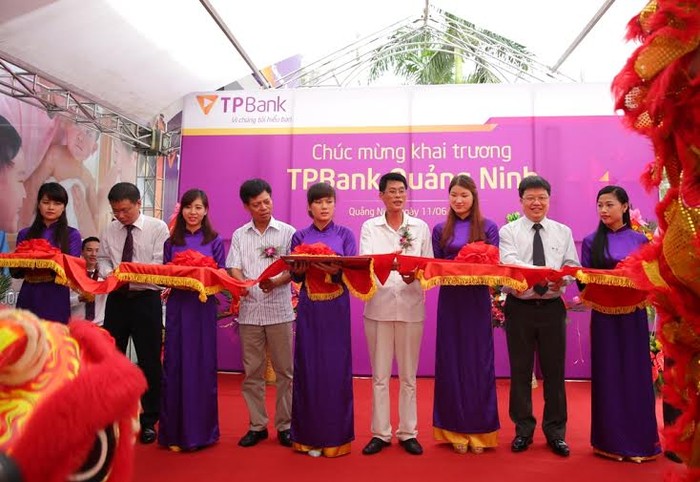 Phòng giao dịch mới của TPBank tại Quảng Ninh được xây dựng theo mô hình đa năng hiện đại, cung cấp đầy đủ các sản phẩm dịch vụ tài chính - ngân hàng tiện ích...