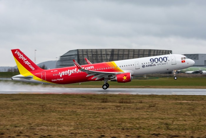 Tháng 3/2015, Vietjet đã nhận máy bay A321-200 đầu tiên trong gói hợp đồng thuê và mua 100 máy bay với Airbus. Đây cũng là chiếc máy bay thứ 9.000 của Airbus được đưa vào khai thác, vận hành.