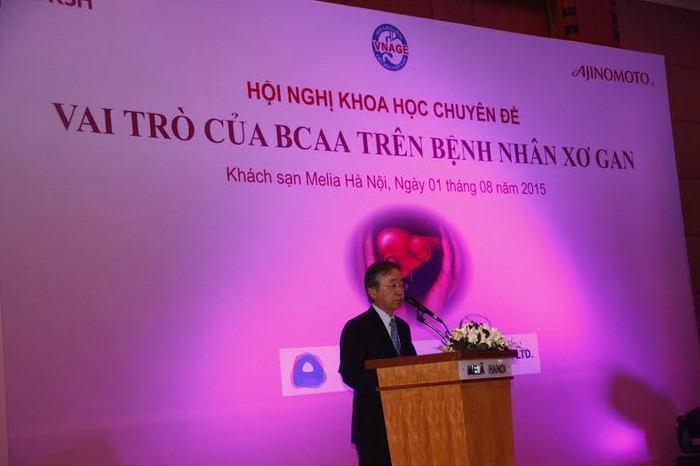 TS.BS Michio Imawari trình bày &quot;Ngăn ngừa biến chứng bệnh gan mạn tính bằng BCAA&quot;.