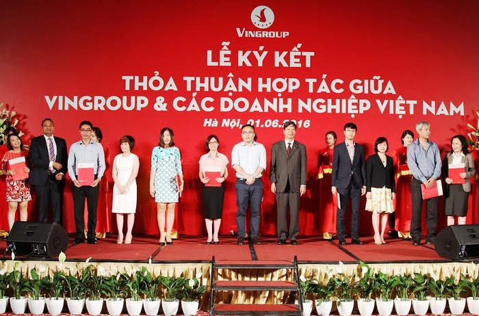 Lễ ký kết hợp tác đợt 1 giữa Vingroup với gần 250 doanh nghiệp Việt tham gia chương trình “Đồng hành, hỗ trợ và thúc đẩy sản xuất nội địa”.