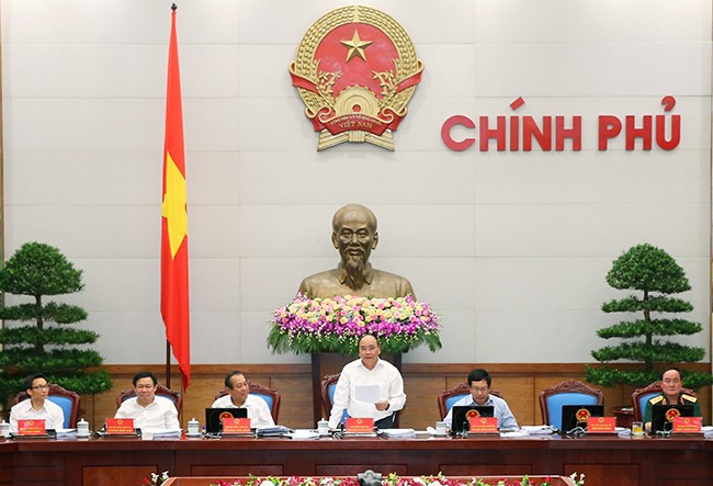 Thủ tướng Nguyễn Xuân Phúc chủ trì cuộc họp chuyên đề xây dựng phát luật. Ảnh: VGP/Quang Hiếu.