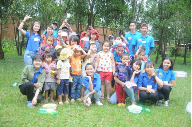 Chương trình do nhãn hàng Kokomi kết hợp cùng CLB Tình nguyện Ấm áp Tình thương tổ chức thực hiện.