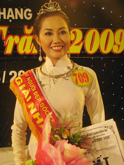 Mỹ Xuân trở thành người đẹp nhất trong cuộc thi Hoa khôi Sóc Trăng năm 2009