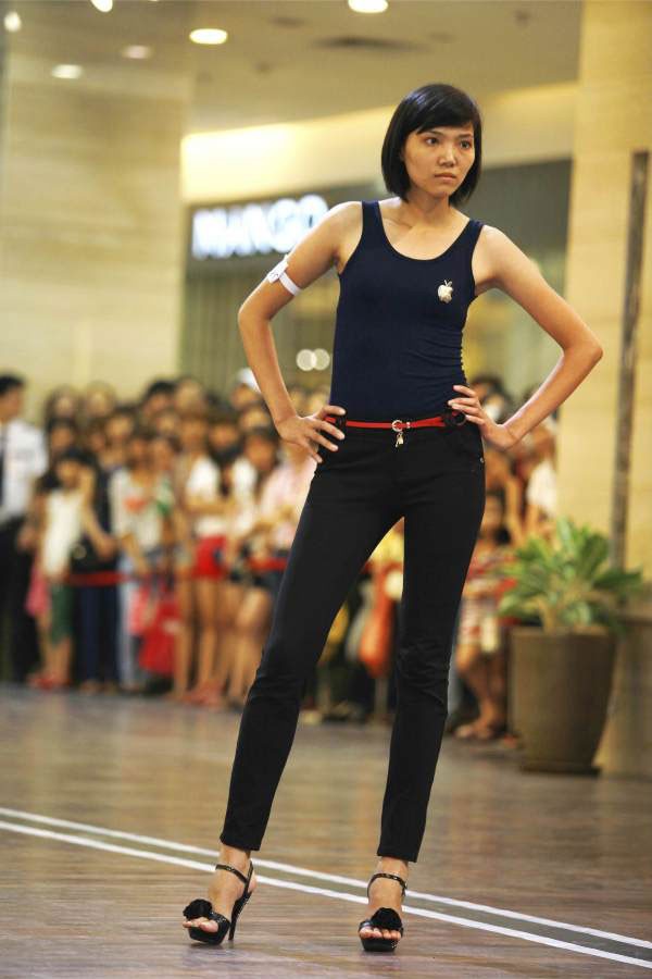 Dương Thanh quật ngã cả một thành viên cao to trong ekip Vietnam's Next Top Model, Dương Thanh không chỉ gây ấn tượng với các thành viên ban giám khảo, ekip sản xuất mà cả với các khán giả biết được thông tin này. Cô gái sở hữu chiều cao 1m76 này còn có 1 cá tính rất thú vị dễ dàng thu hút sự chú ỷ của mọi người từ nụ cười đến cách trả lời phỏng vấn thẳng thắng, khéo léo sẽ chinh phục những thử thách đầu tiên của bộ tứ quyền lực?