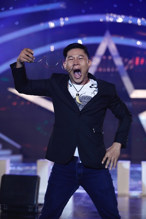 Thí sinh Vietnam Got Talent xuyên vật cứn qua mũi