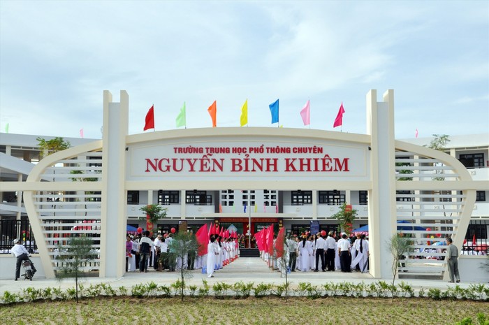 chuyen nguyen binh khiem.jpg