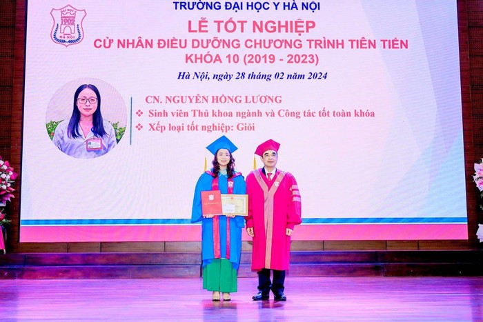 Là thủ khoa đầu ra, Hồng Lương may mắn có cơ hội trở thành trợ giảng, tiếp tục gắn bó với Trường Đại học Y Hà Nội. Ảnh: NVCC.