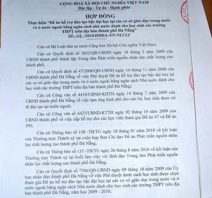 Hợp đồng đào tạo được ký kết giữa học viên đề án 922 và chính quyền TP.Đà Nẵng. (Ảnh: An Nguyên)