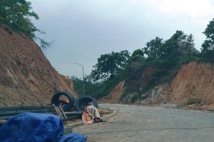 Tuyến đường lên Sơn Trà đã bị &quot;chiếm dụng&quot;