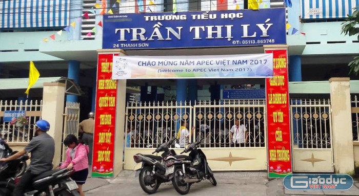 Trường tiểu học Trần Thị Lý phải cho giáo viên bốc thăm để đứng lớp sau khi có đơn tố cáo tiêu cực của phụ huynh. Ảnh: TT