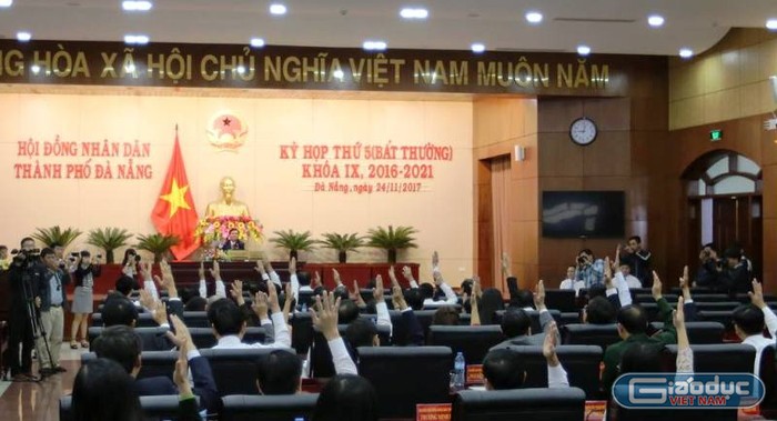 Hội đồng nhân dân thành phố Đà Nẵng thống nhất phân công ông Nguyễn Nho Trung, Phó Chủ tịch Hội đồng nhân dân thành phố chỉ đạo, điều hành hoạt động của Hội đồng nhân dân thành phố cho đến khi bầu Chủ tịch Hội đồng nhân dân thành phố khóa IX. Ảnh: TT